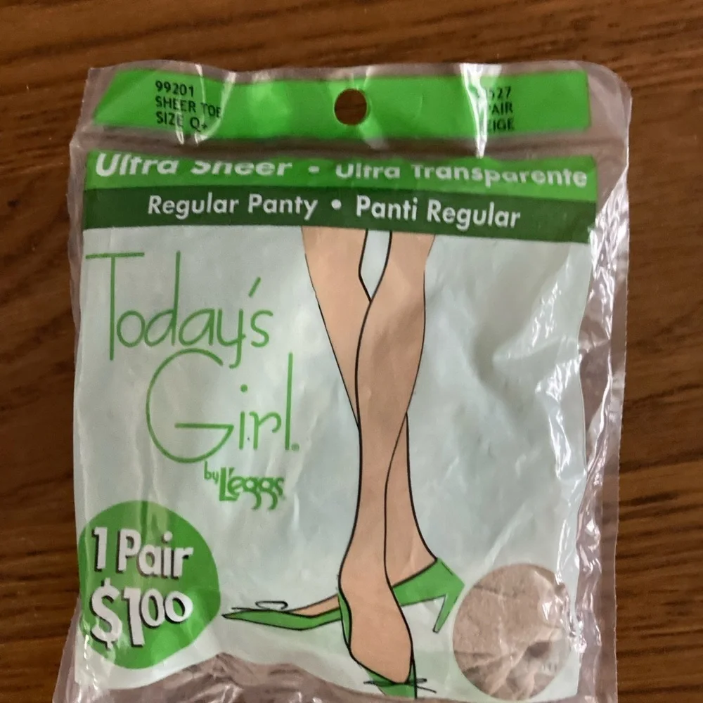 Vintage Pantyhose Bundle Queen Today’s Girl No Nonsense 4 pair